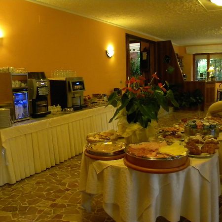 Hotel La Rosa Del Tirreno リヴォルノ エクステリア 写真